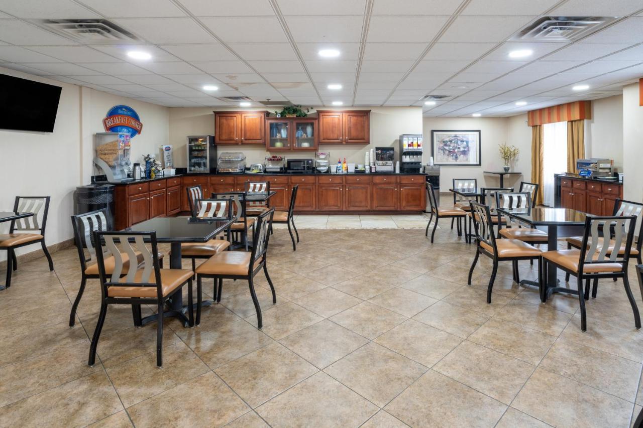 Baymont By Wyndham Savannah South Georgetown Exterior photo